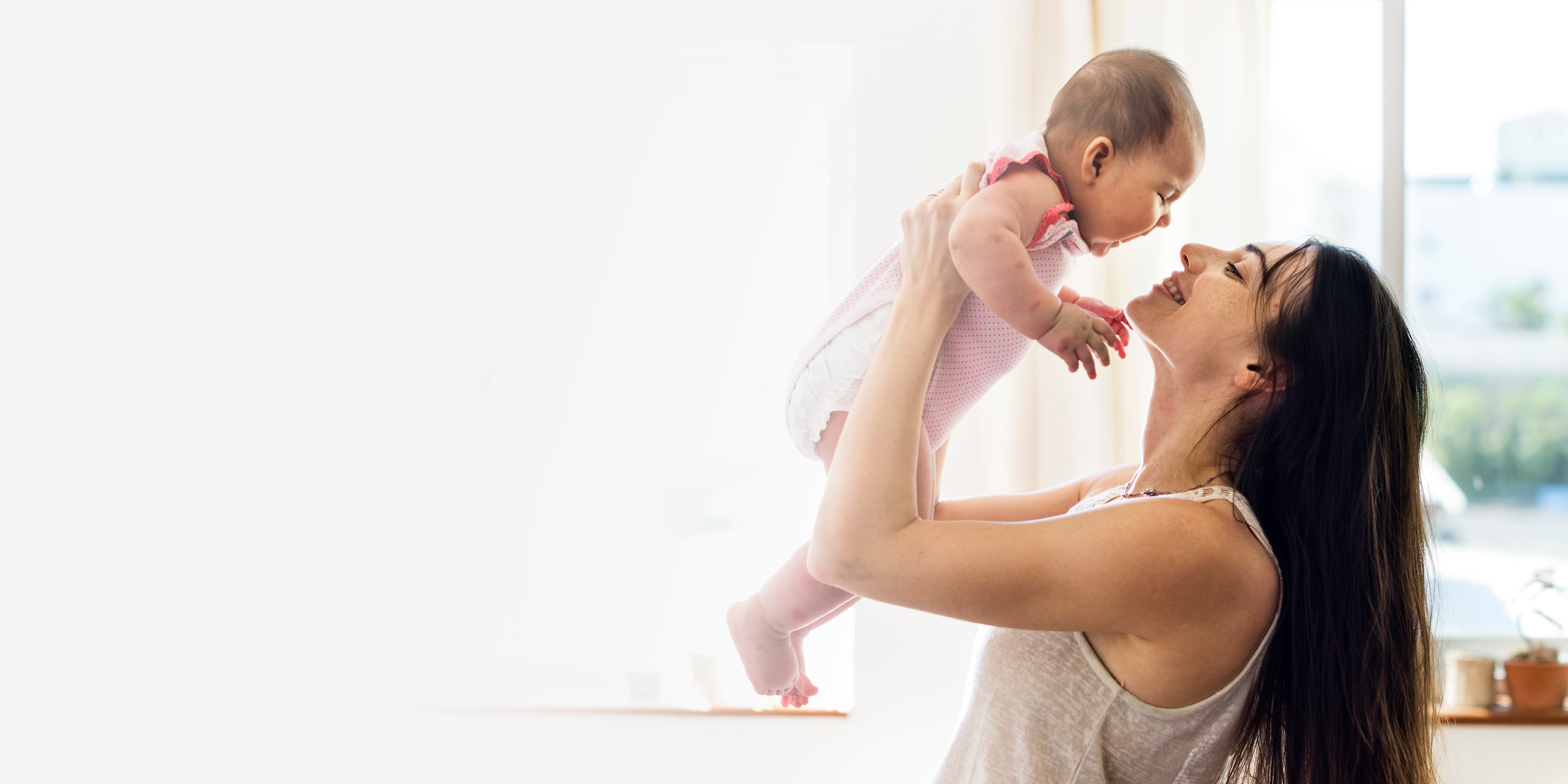 main bersama bayi. <a href='https://www.freepik.com/photos/motherhood'>motherhood photo created by rawpixel.com - www.freepik
