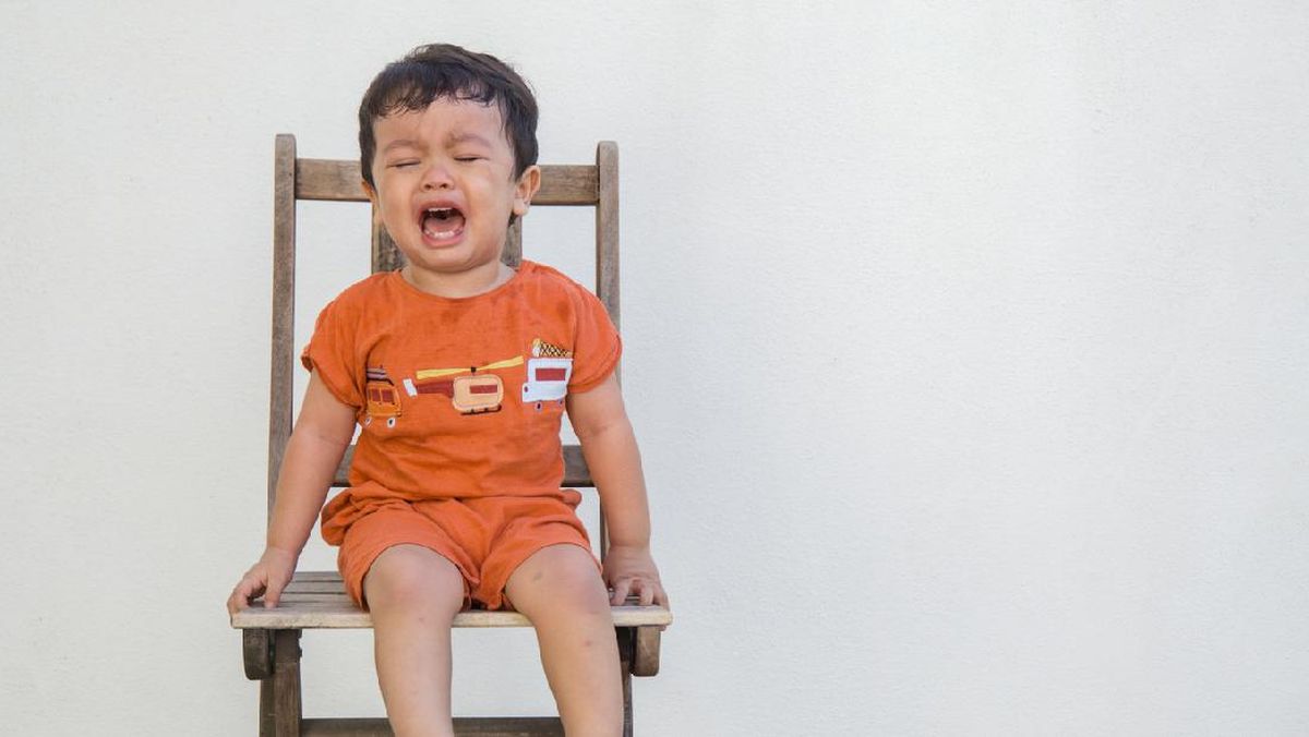 anak tantrum di tempat umum