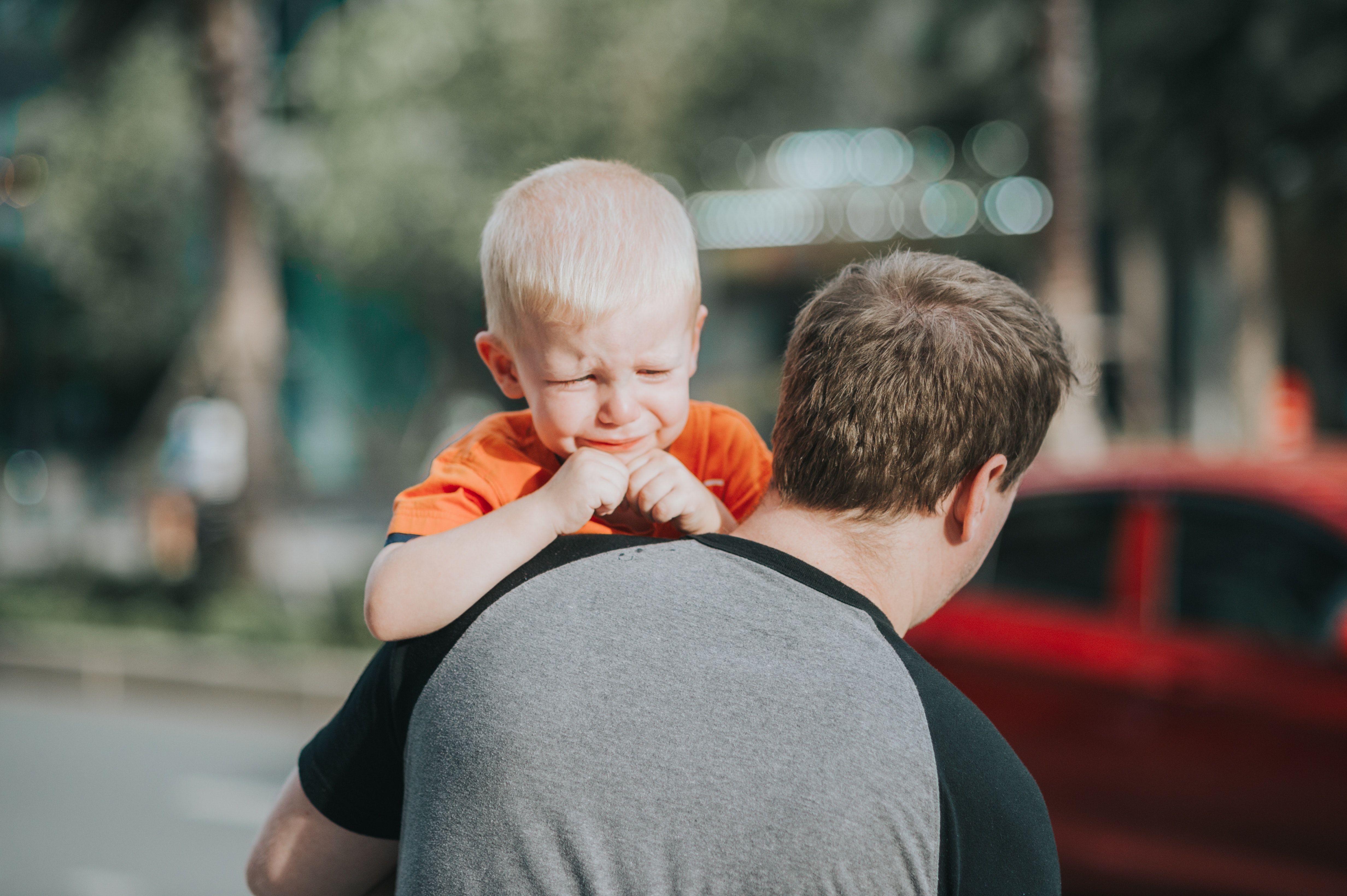 children cries in public place